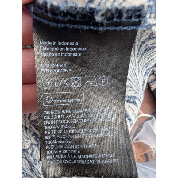 Morris & Co x H&M Womens Floral Smocked Sleeve Blouse Sz 2 Blue Romantic - Picture 9 of 10